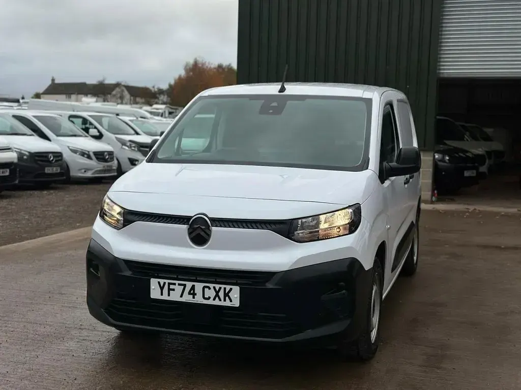Used Citroën Berlingo 100 HP (73 kW) 2024 White MPV