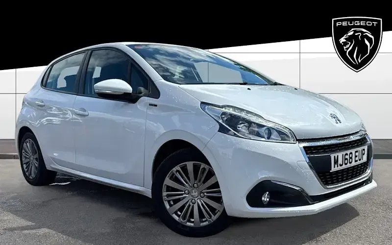Second-hand Peugeot 208 Signature Sky 82 CP (60 kW) 2019 Hatchback
