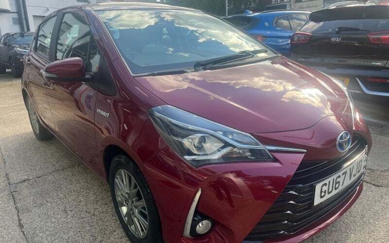 Used 2020 Toyota Yaris Hybrid Hatchback | £12,285 (Super price) - Image 1/4