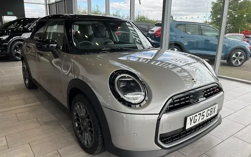 Used Mini Cooper Classic 150 kW (204 HP) 2025 Hatchback