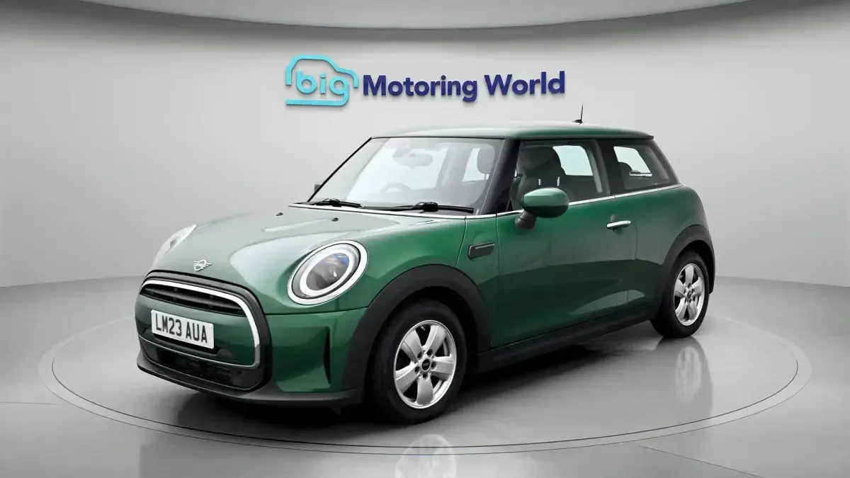 Usado Mini Cooper Classic 136 HP (100 kW) 2022 Verde Citadino