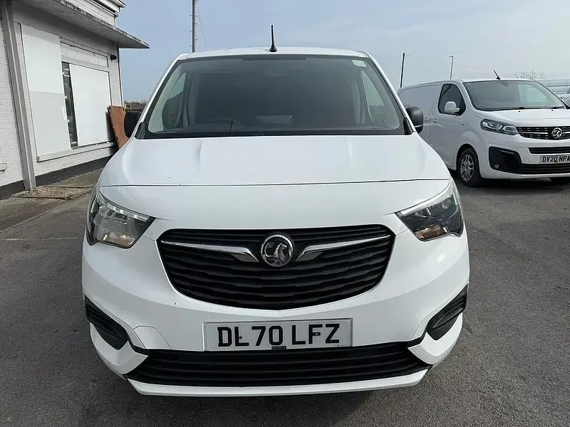 Usado Vauxhall Combo Sportive 100 CV (73 kW) 2020 Blanco Monovolumen