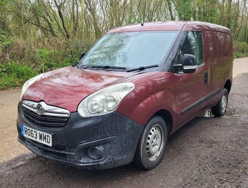 Usado Vauxhall Combo 2013 Rojo Monovolumen