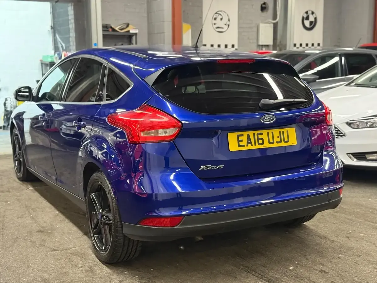 Used Ford Focus Titanium 120 HP (88 kW) 2016 Blue Hatchback