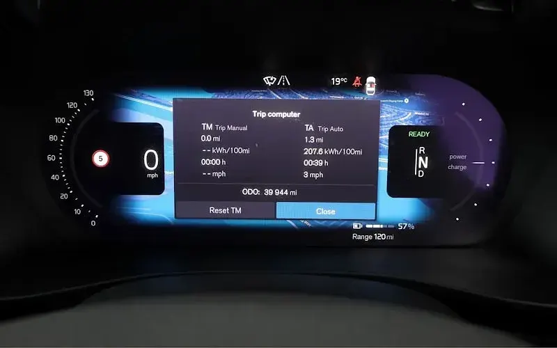 Used Volvo XC40 Core 169 kW (231 HP) 2023 Black SUV