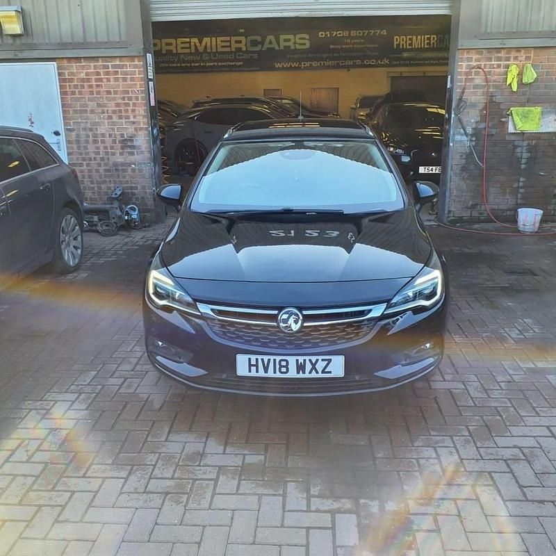 Used Vauxhall Astra SRi 150 HP (110 kW) 2018 Black Estate