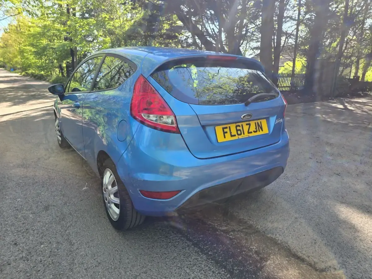 Begagnad Ford Fiesta 70 HK (51 kW) 2011 Blå Halvkombi