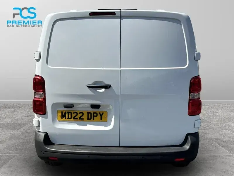 Used Vauxhall Vivaro 120 HP (88 kW) 2022 White MPV