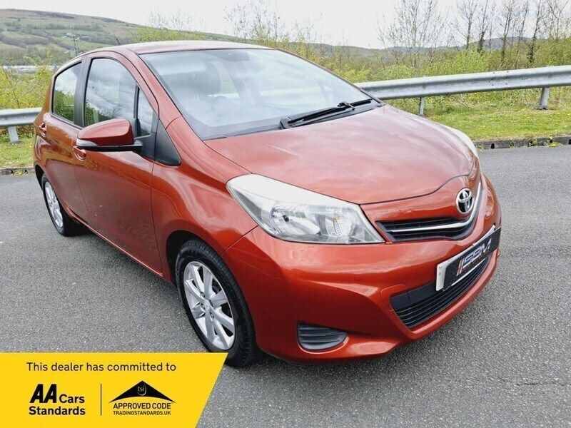 Red Used 2011 Toyota Yaris Hatchback | £2,999 (Fair price) - Image 1/4