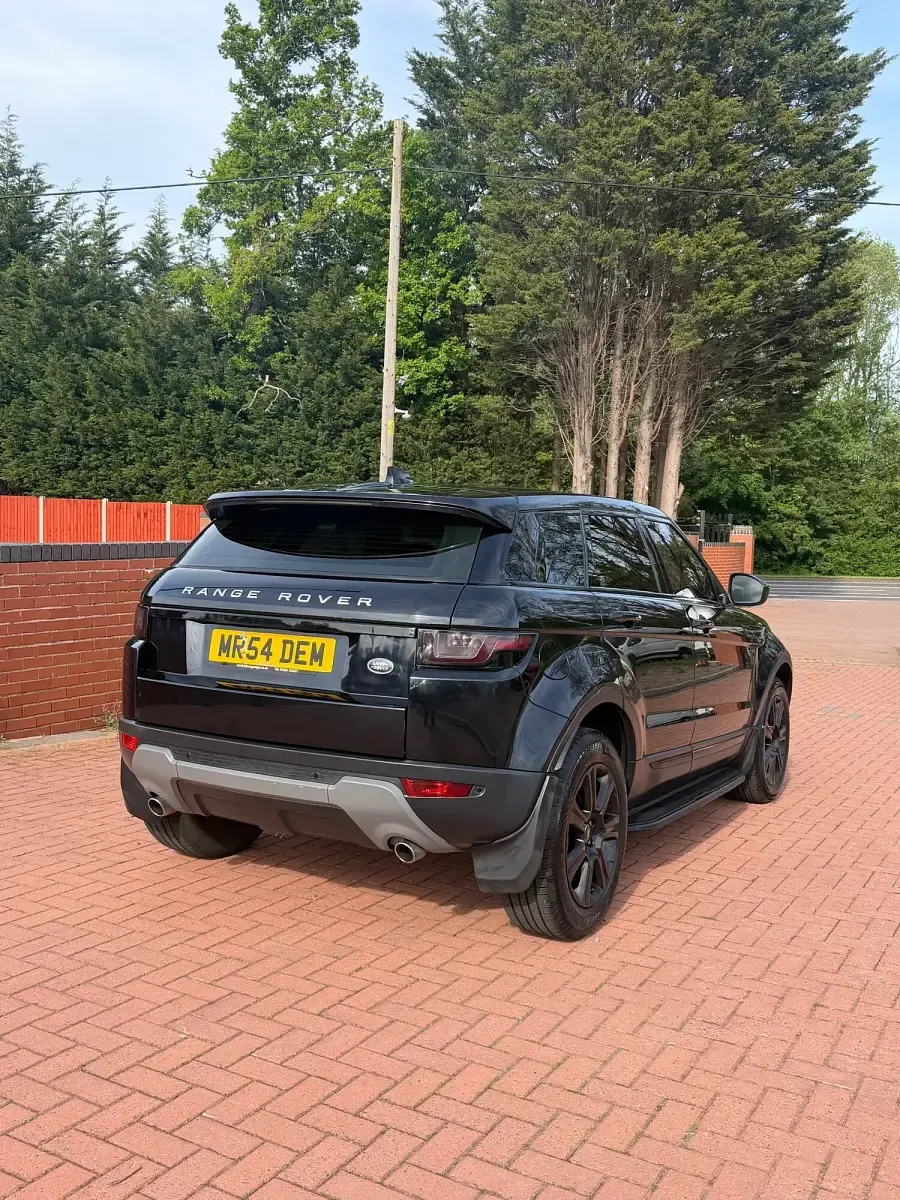 Used Land Rover Range Rover evoque SE 2017 Black Estate