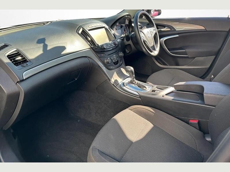 Used Vauxhall Insignia Design Edition 134 HP (98 kW) 2016 Black Hatchback