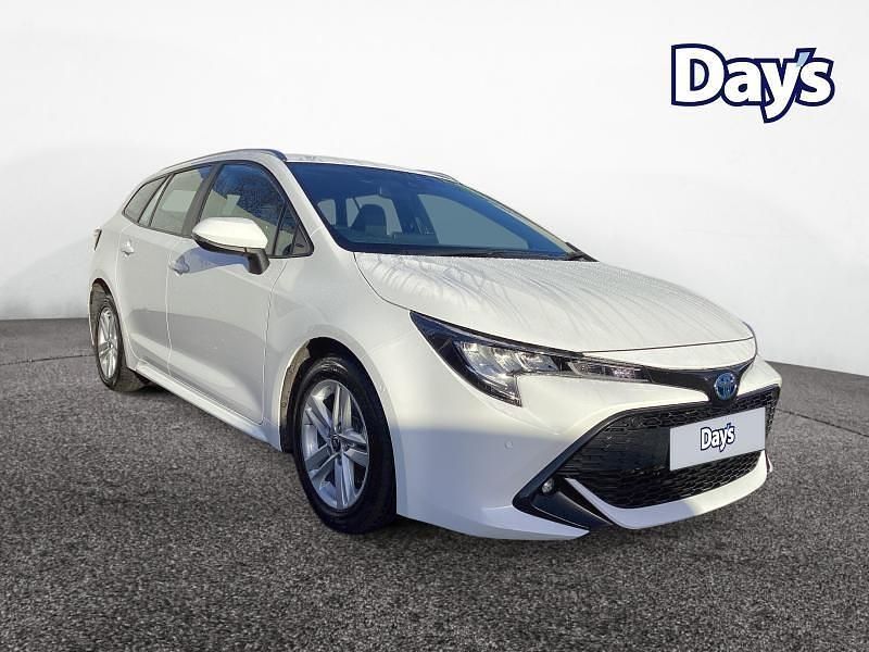 White Used 2022 Toyota Corolla Estate | £17,288 (Good price) - Image 1/4