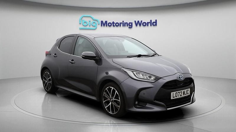 Used Toyota Yaris Hybrid 114 HP (83 kW) 2022 Grey Hatchback