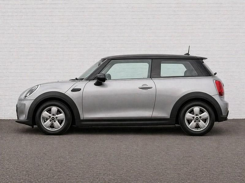 Begagnad Mini Cooper Classic 136 HK (100 kW) 2023 Silver Halvkombi