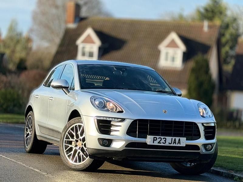 Silver Used 2015 Porsche Macan SUV | £23,995 (Good price) - Image 1/4