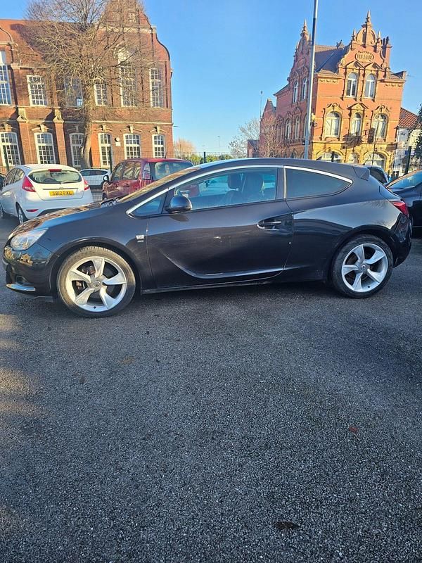 Used Vauxhall Astra GTC SRi 118 HP (86 kW) 2012 Black Hatchback