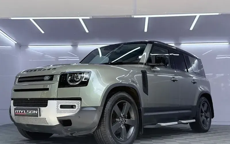 Begagnad Land Rover Defender First Edition 241 HK (177 kW) 2020 Grön SUV