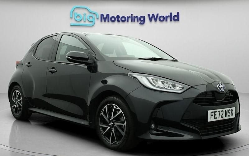 Used 2025 Toyota Yaris Hybrid Design Hatchback | £16,500 (Super price) - Image 1/4