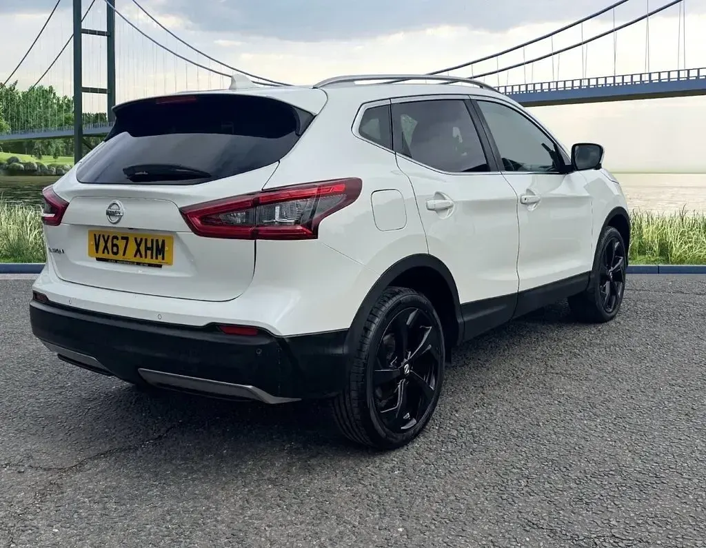 Used Nissan Qashqai Tekna 130 HP (95 kW) 2017 White SUV