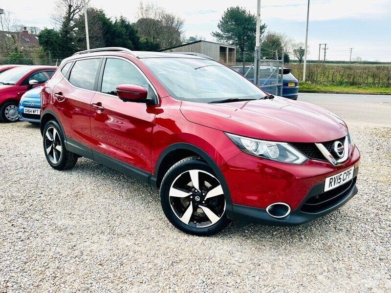 Red Used 2015 Nissan Qashqai N-TEC SUV | £6,295 (A bit pricey) - Image 1/4