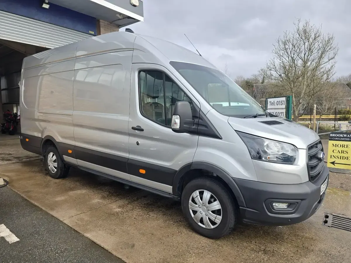 Begagnad Ford Transit Trend 130 HK (95 kW) 2023 Silver Van