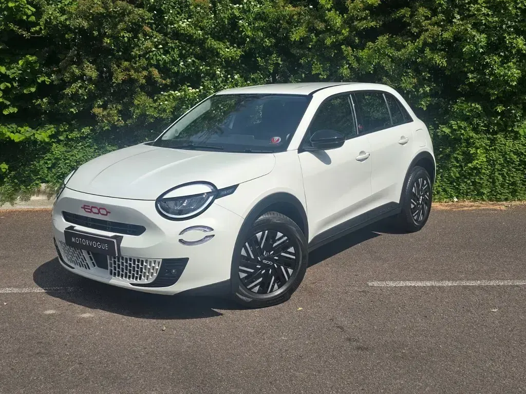 Used Fiat 600 Red 114 kW (156 HP) 2024 White Hatchback