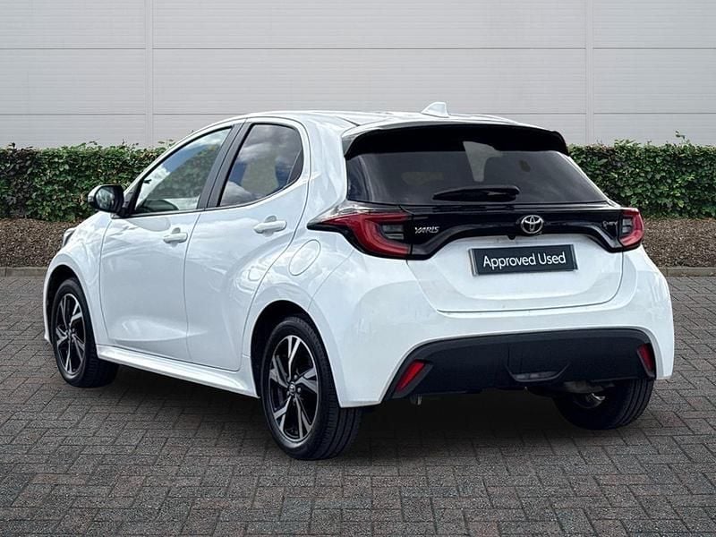 Used Toyota Yaris Hybrid Design 2024 White Hatchback