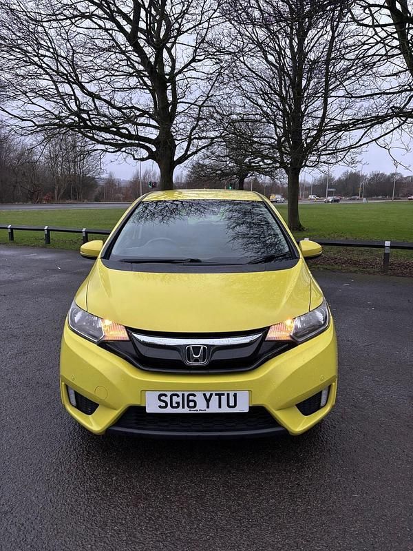 Used Honda Jazz SE 2016 Yellow Hatchback