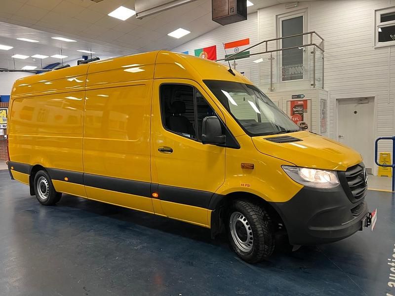 Used Mercedes Sprinter Progressive 143 HP (105 kW) 2020 Yellow Van