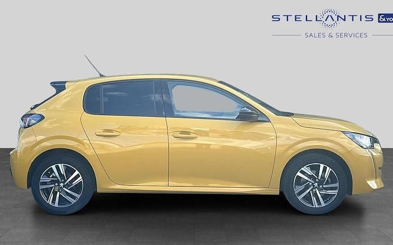 Used Peugeot 208 Allure+ 102 HP (75 kW) 2023 Yellow Hatchback