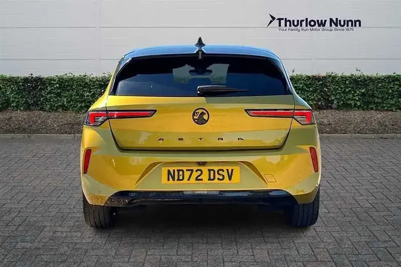 Second-hand Vauxhall Astra GS Line 130 CP (95 kW) 2022 Galben Hatchback