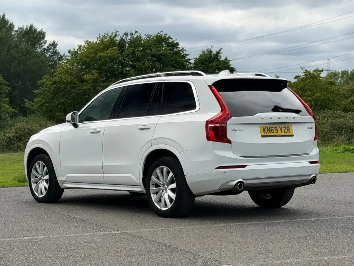 Used Volvo XC90 Momentum 235 HP (172 kW) 2019 White SUV