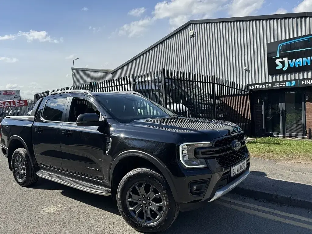 Begagnad Ford Ranger Wildtrack 2024 Svart Pickup
