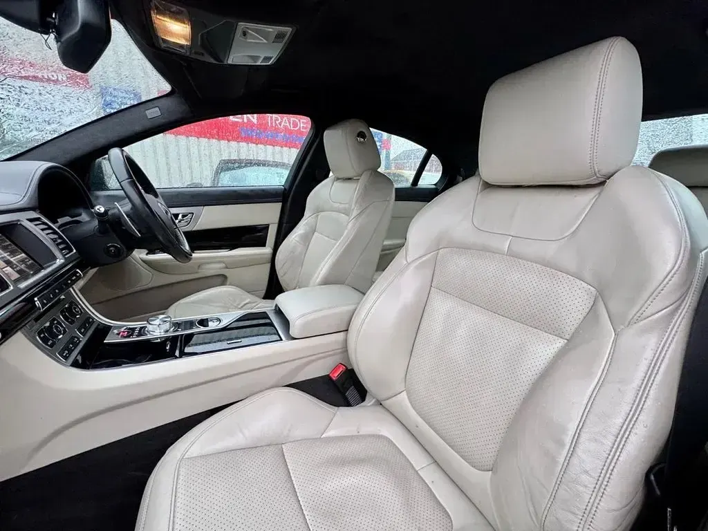 Used Jaguar XF Portfolio 275 HP (202 kW) 2014 Blue Sedan