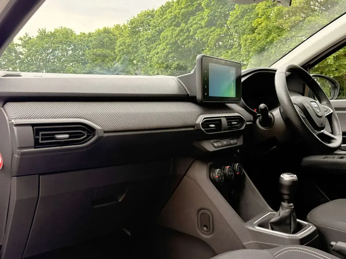 Used Dacia Sandero Comfort 91 HP (66 kW) 2022 White Hatchback
