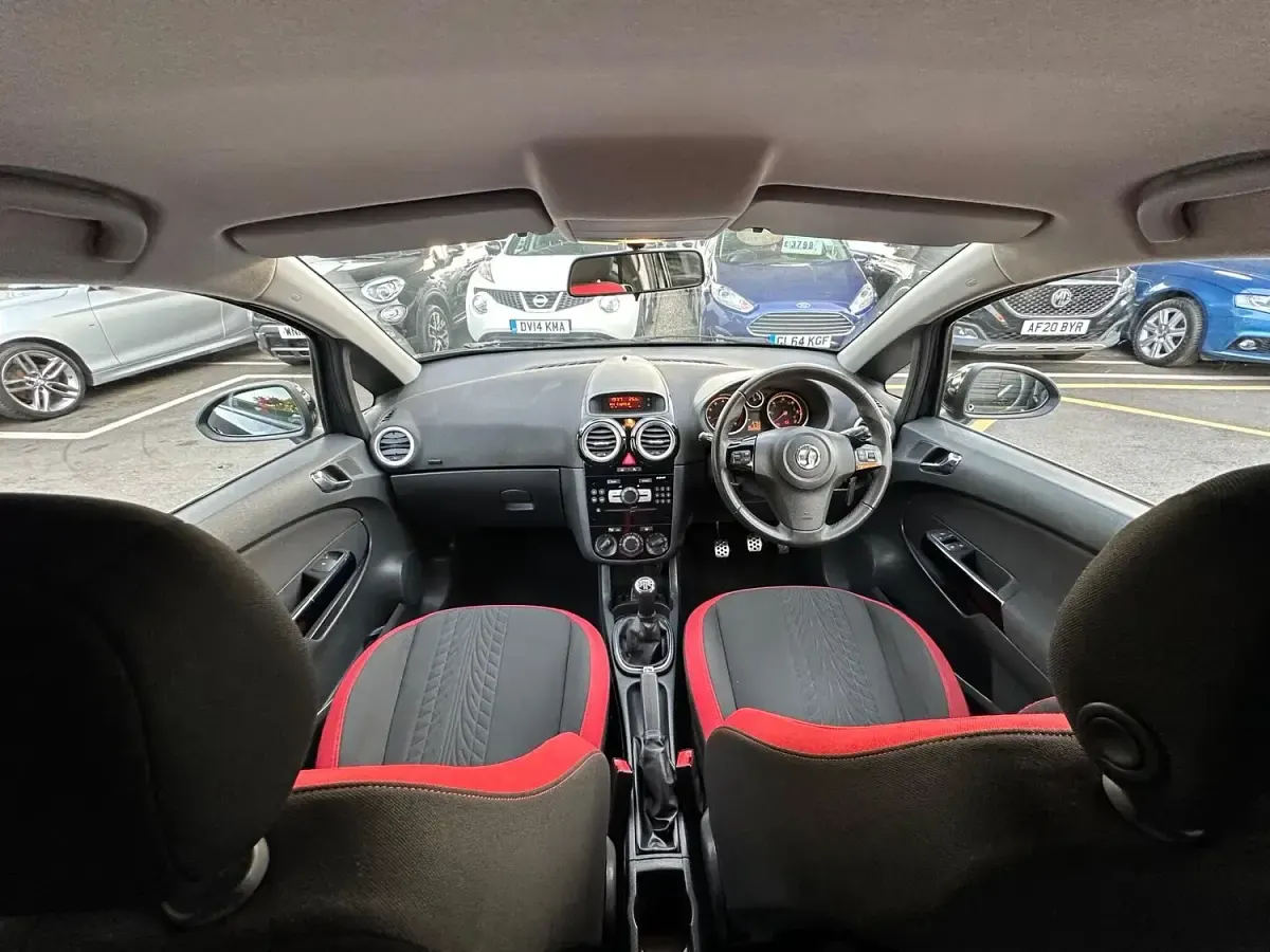 Used Vauxhall Corsa SRi 100 HP (73 kW) 2013 Black Hatchback