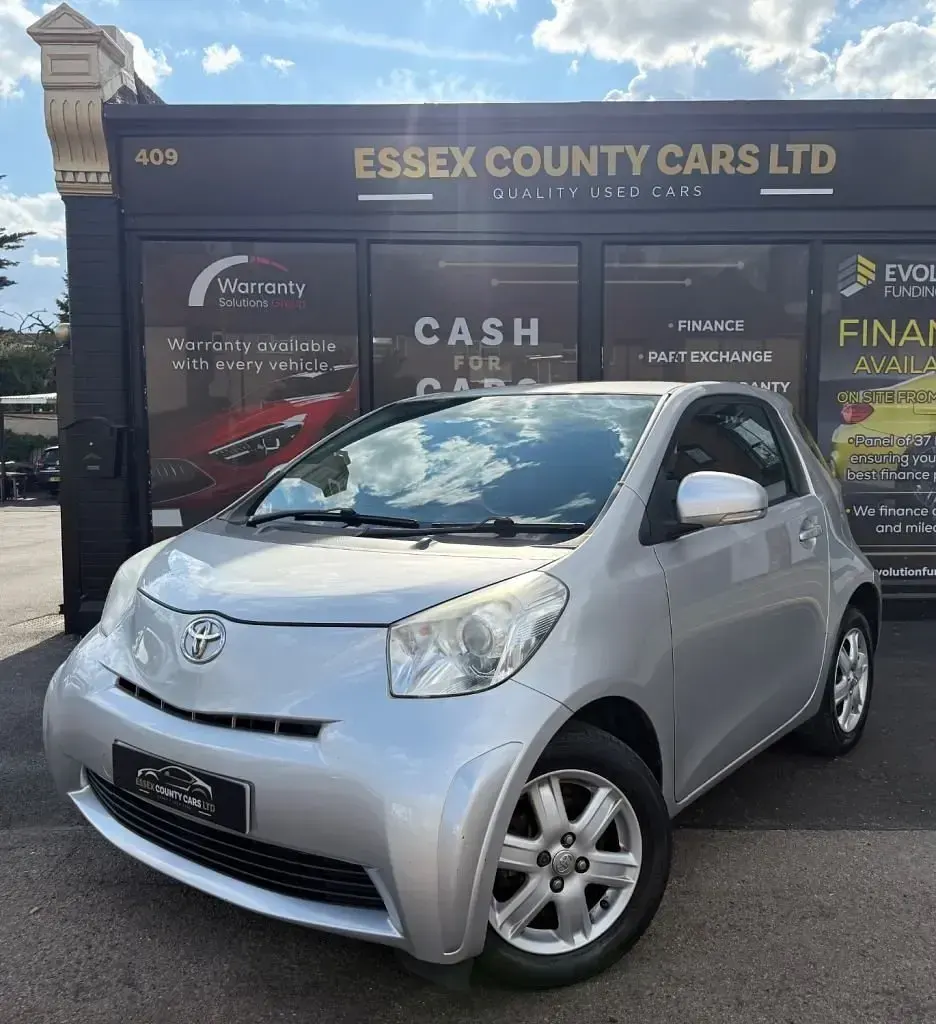 Used Toyota iQ 68 HP (50 kW) 2012 Silver Hatchback