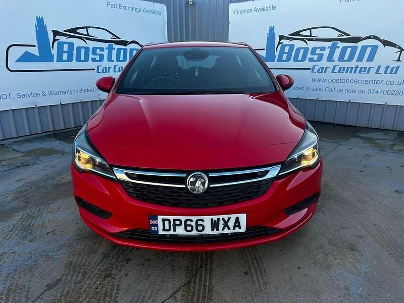 Used Vauxhall Astra SRi 136 HP (100 kW) 2016 Red Hatchback