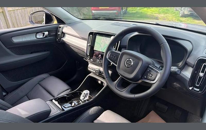 New Volvo XC40 Ultra 197 HP (144 kW) 2026 Aurora silver SUV