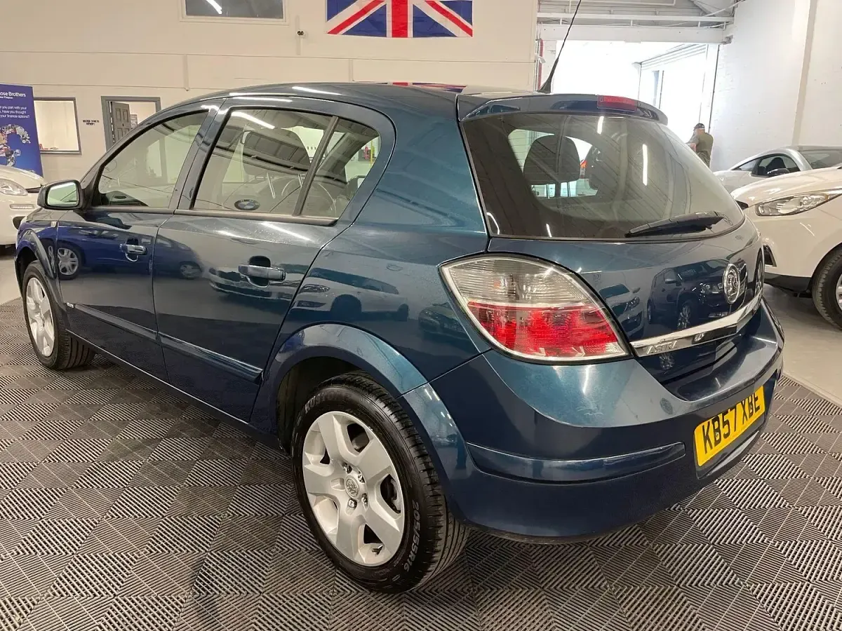 Used Vauxhall Astra Club 140 HP (102 kW) 2007 Turquoise Hatchback