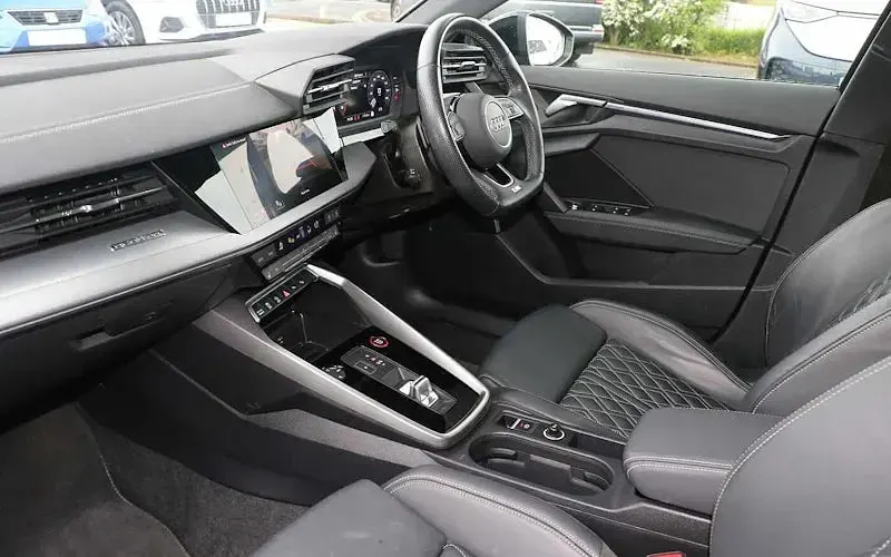 Usado Audi S3 Sportback Black Edition 310 HP (228 kW) 2023 Preto Citadino