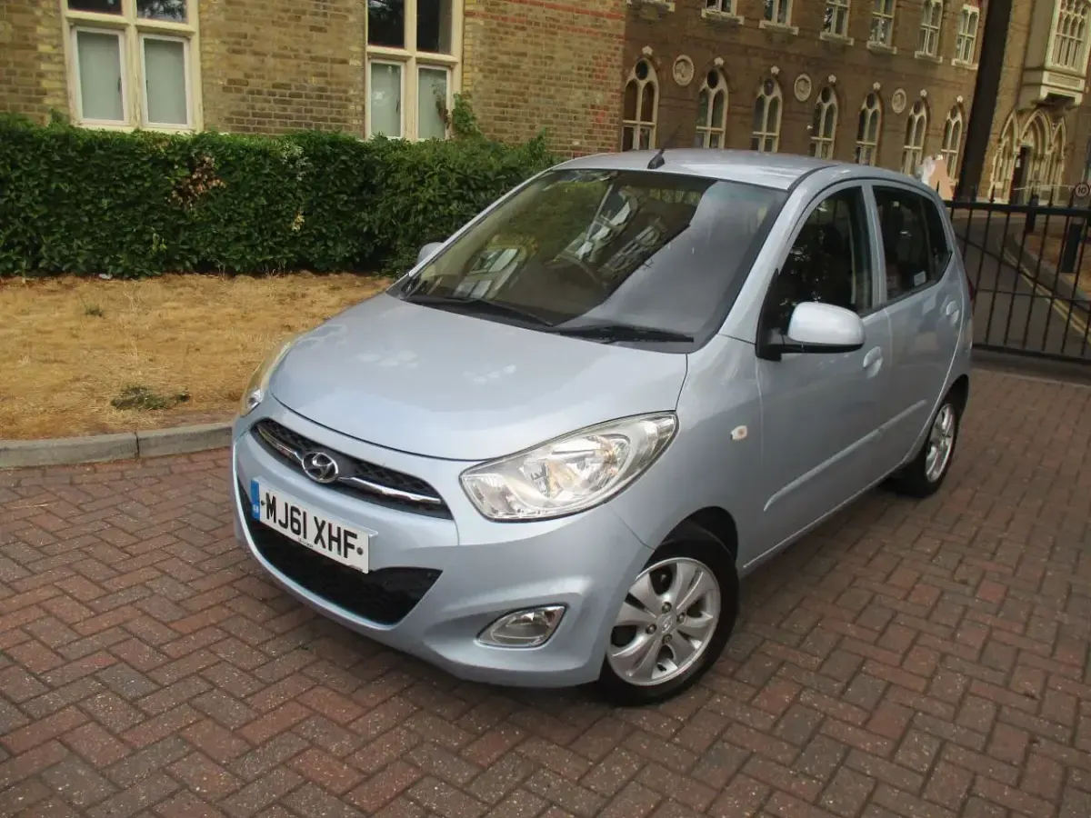 Used Hyundai i10 Active 86 HP (63 kW) 2011 Silver Hatchback