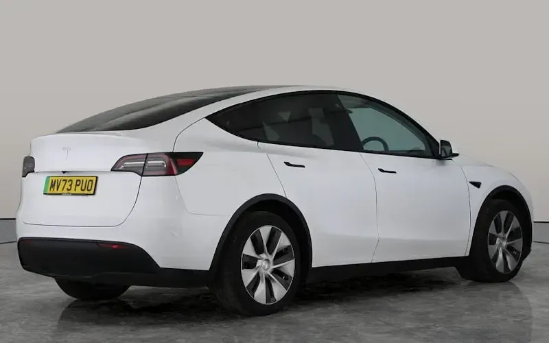 Used Tesla Model Y Standard Range 254 kW (346 HP) 2023 White SUV