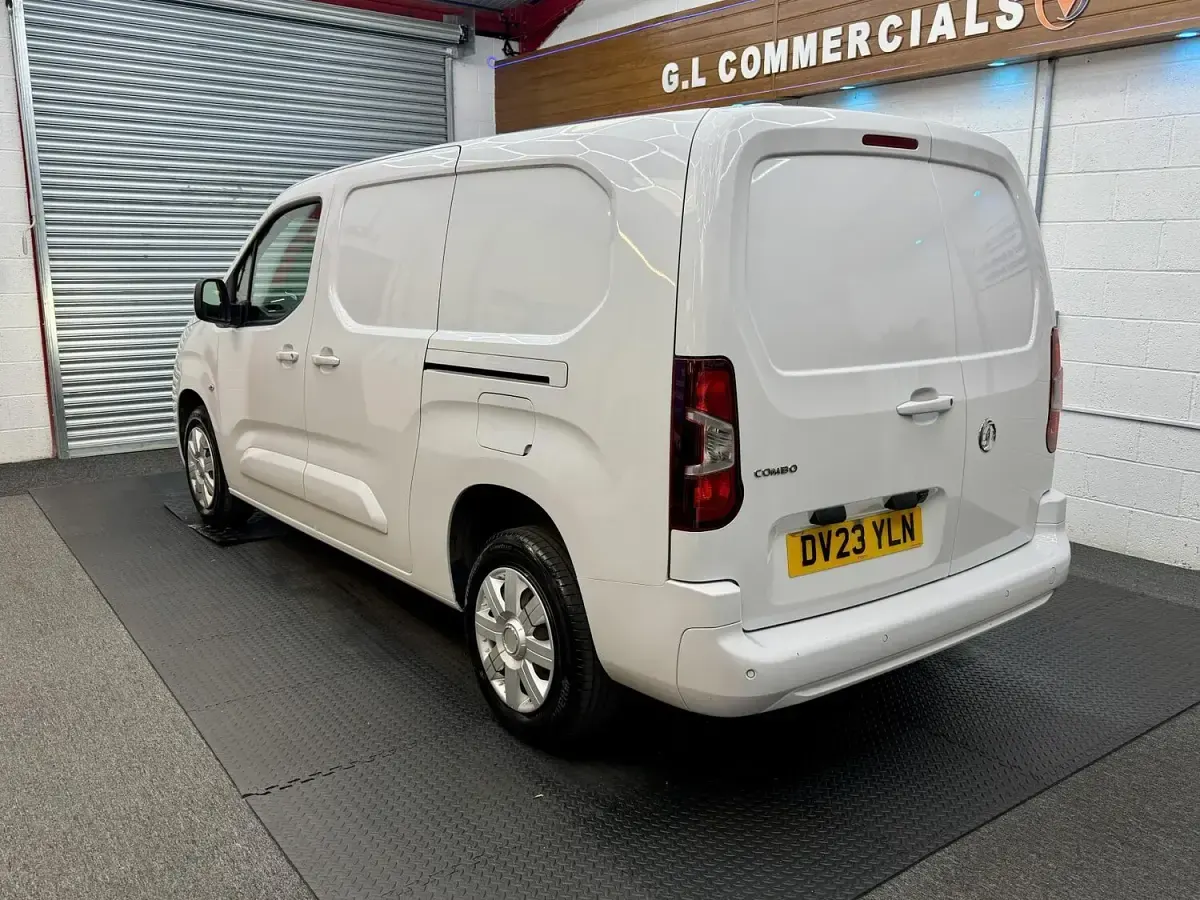Used Vauxhall Combo S 100 HP (73 kW) 2023 White MPV