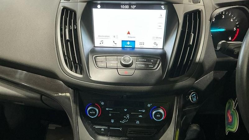 Used Ford Kuga Titanium 120 HP (88 kW) 2017 Frozen white SUV