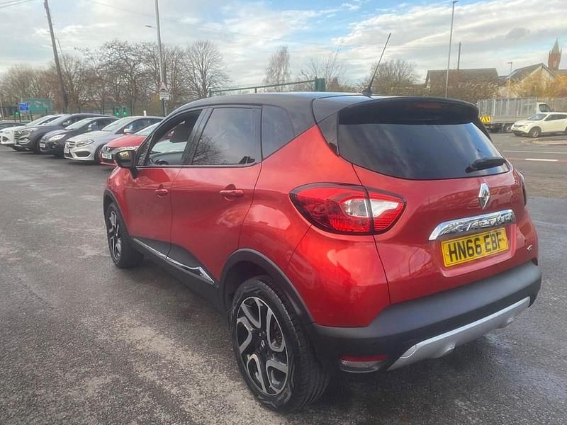 Used Renault Captur Signature 90 HP (66 kW) 2016 Red/black SUV