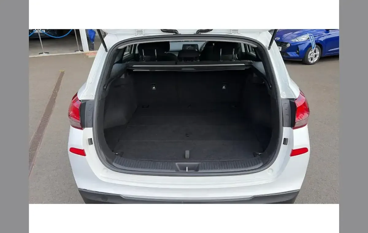 Used Hyundai i30 120 HP (88 kW) 2018 White Estate