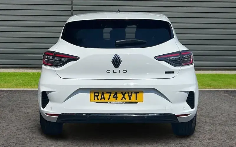New Renault Clio Techno 143 HP (105 kW) 2025 White Hatchback