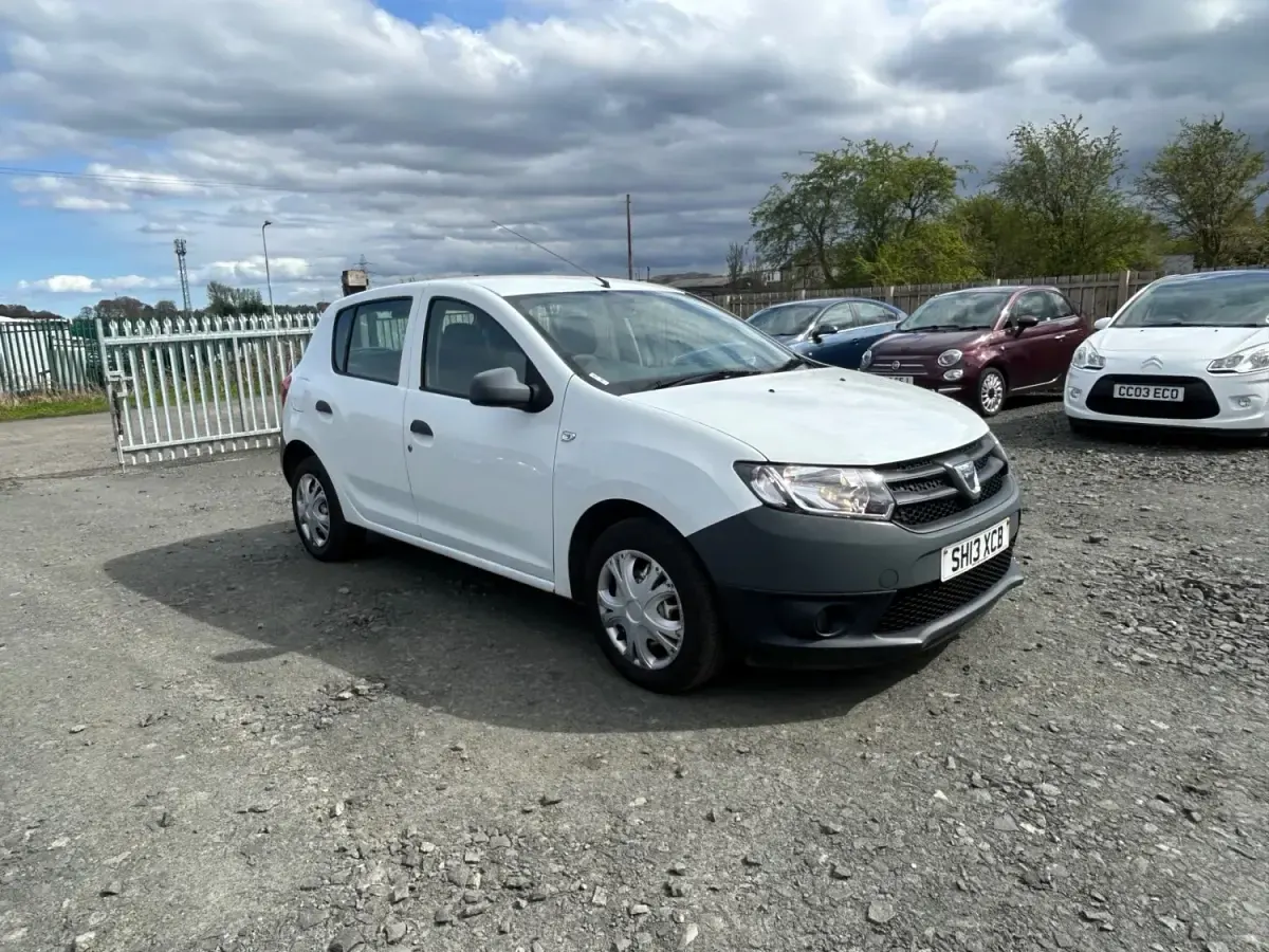 Begagnad Dacia Sandero Acces 75 HK (55 kW) 2013 Vit Halvkombi