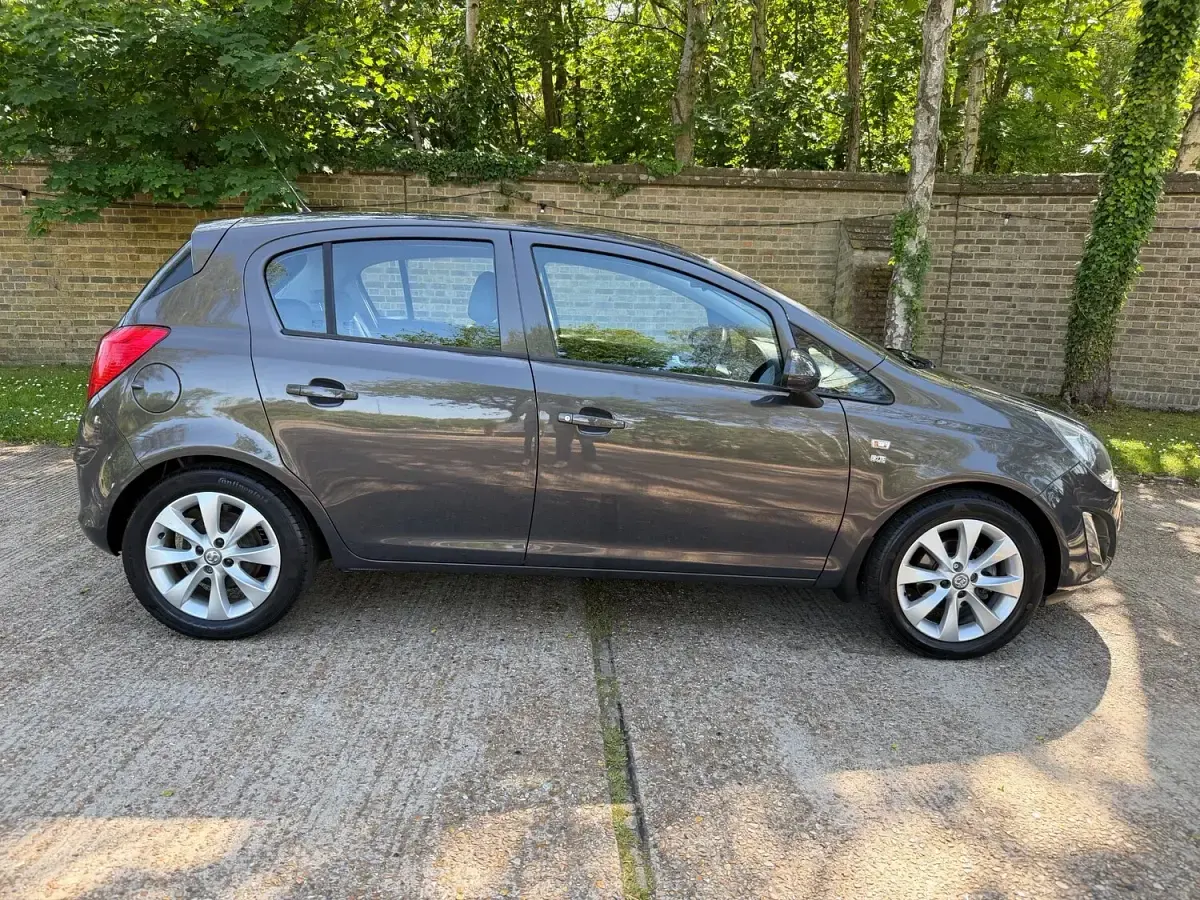 Begagnad Vauxhall Corsa Excite 100 HK (73 kW) 2014 Grå Halvkombi